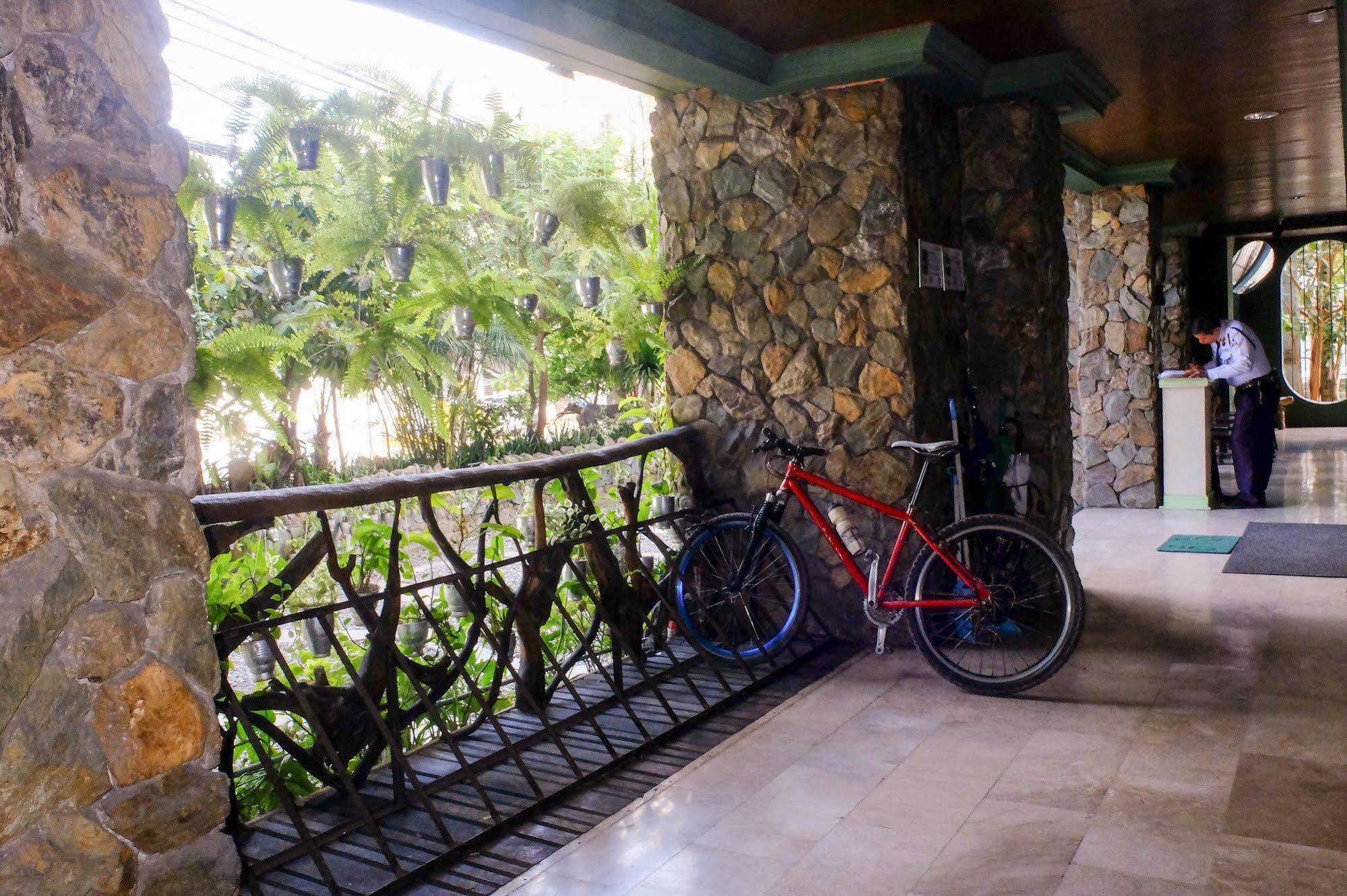 West Gorordo Hotel Cebu Exterior foto