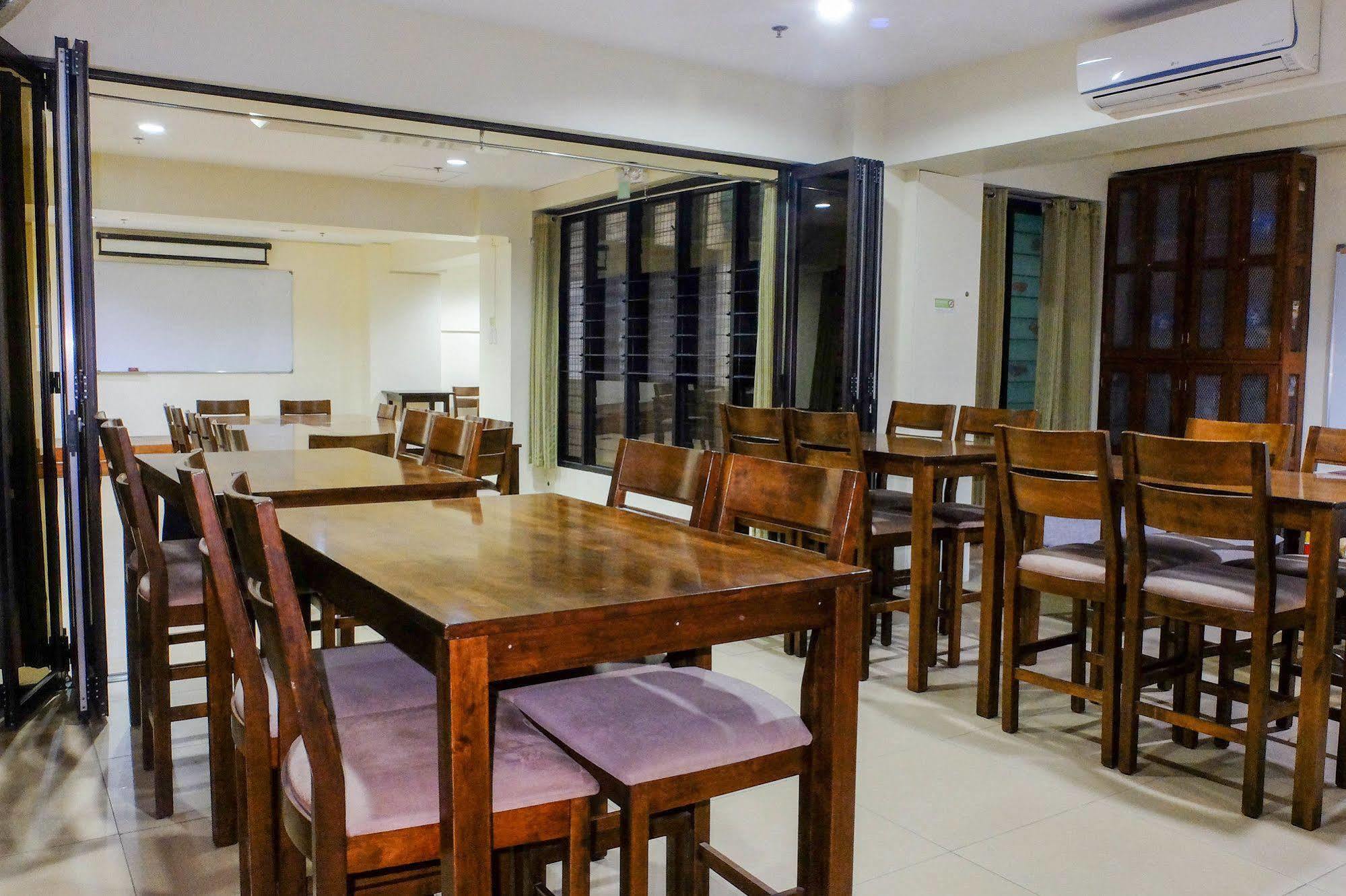 West Gorordo Hotel Cebu Exterior foto